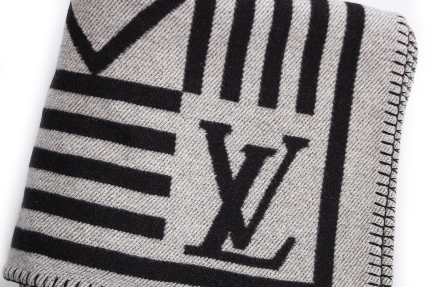 BRAND NEW / Stunning Louis Vuitton Plaid grey and black in Wool and  Cachmere at 1stDibs