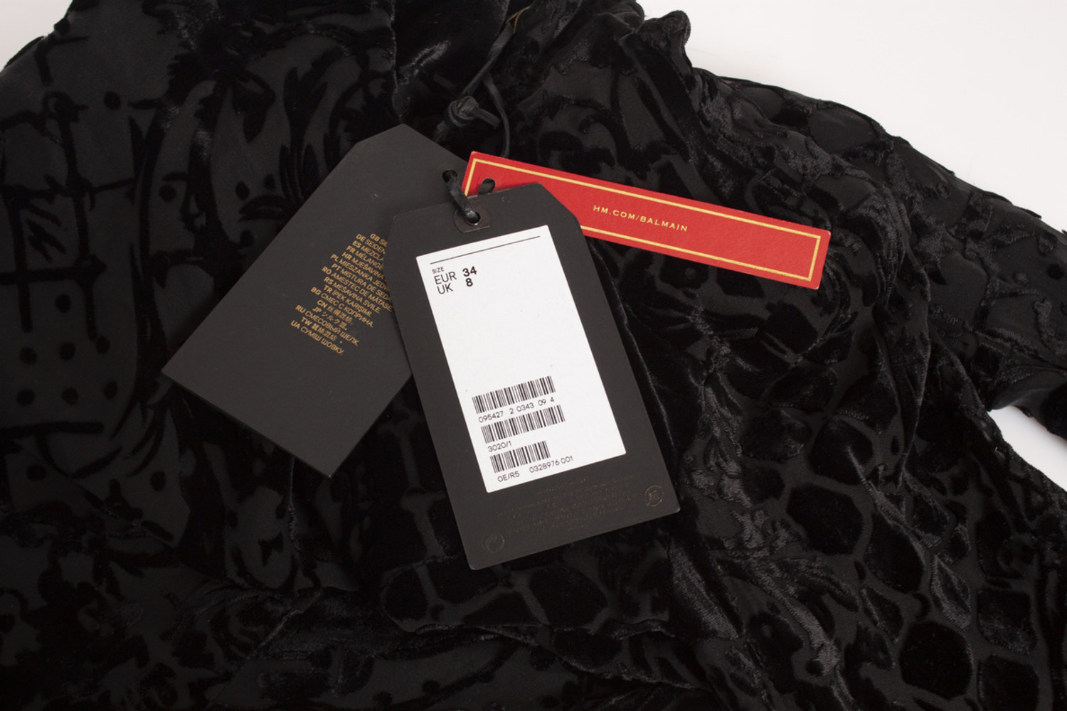Birma uitvinding Een trouwe Balmain for H&M, zwart fluwelen top. - Unique Designer Pieces