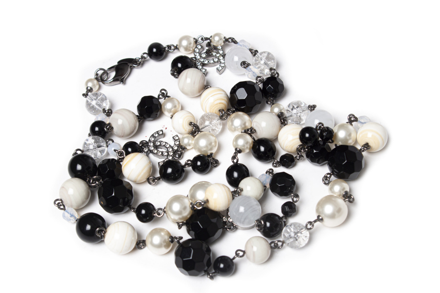 Chanel, Pearl necklace with Rhinestone CC - Unique Designer