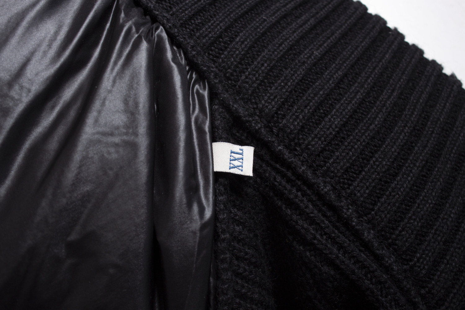 Moncler, Logo patch zip up hooded quilt jacket - Unique Designer