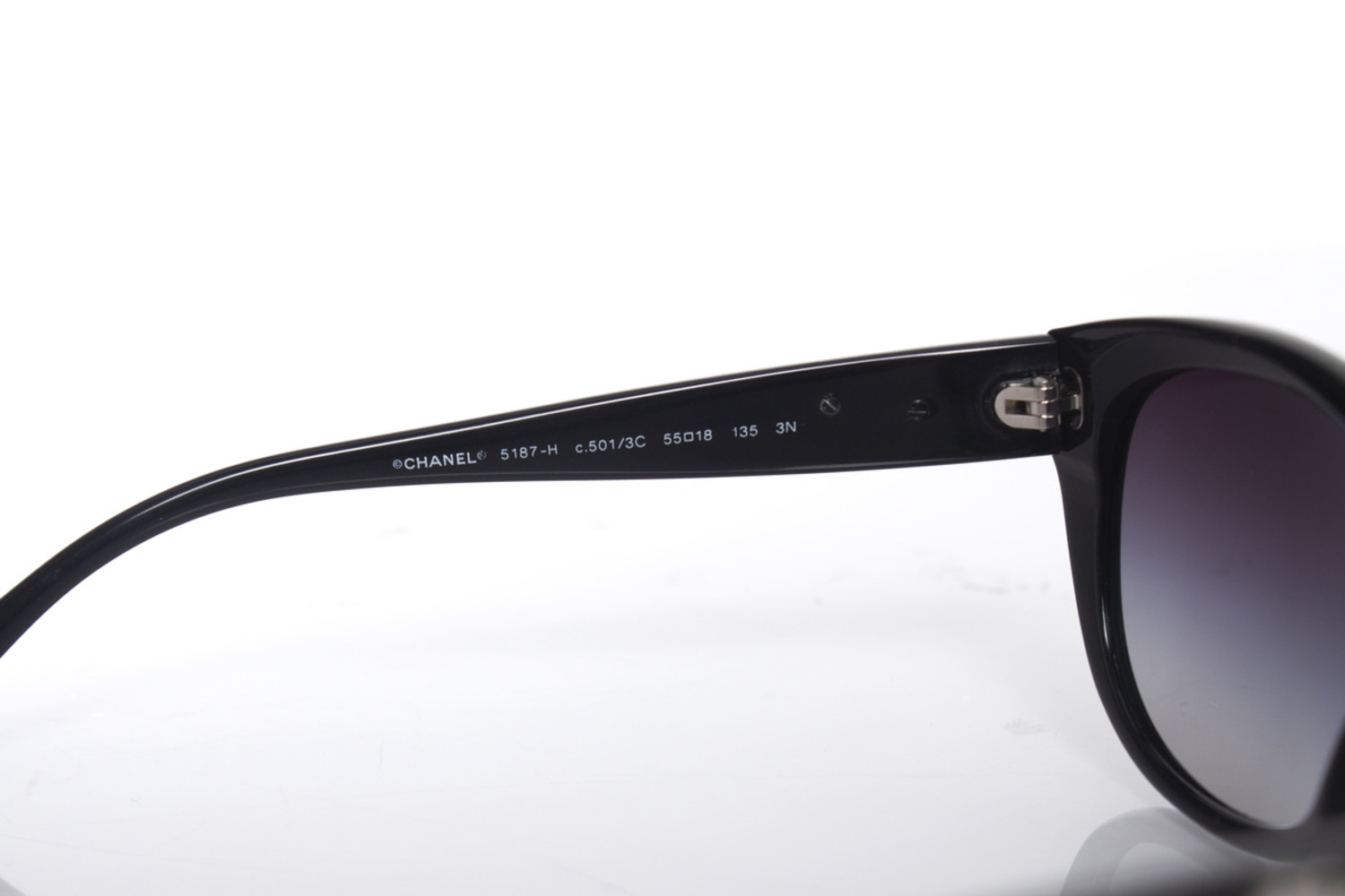 Chanel, Camellia sunglasses in black and white - Unique Designer Pieces