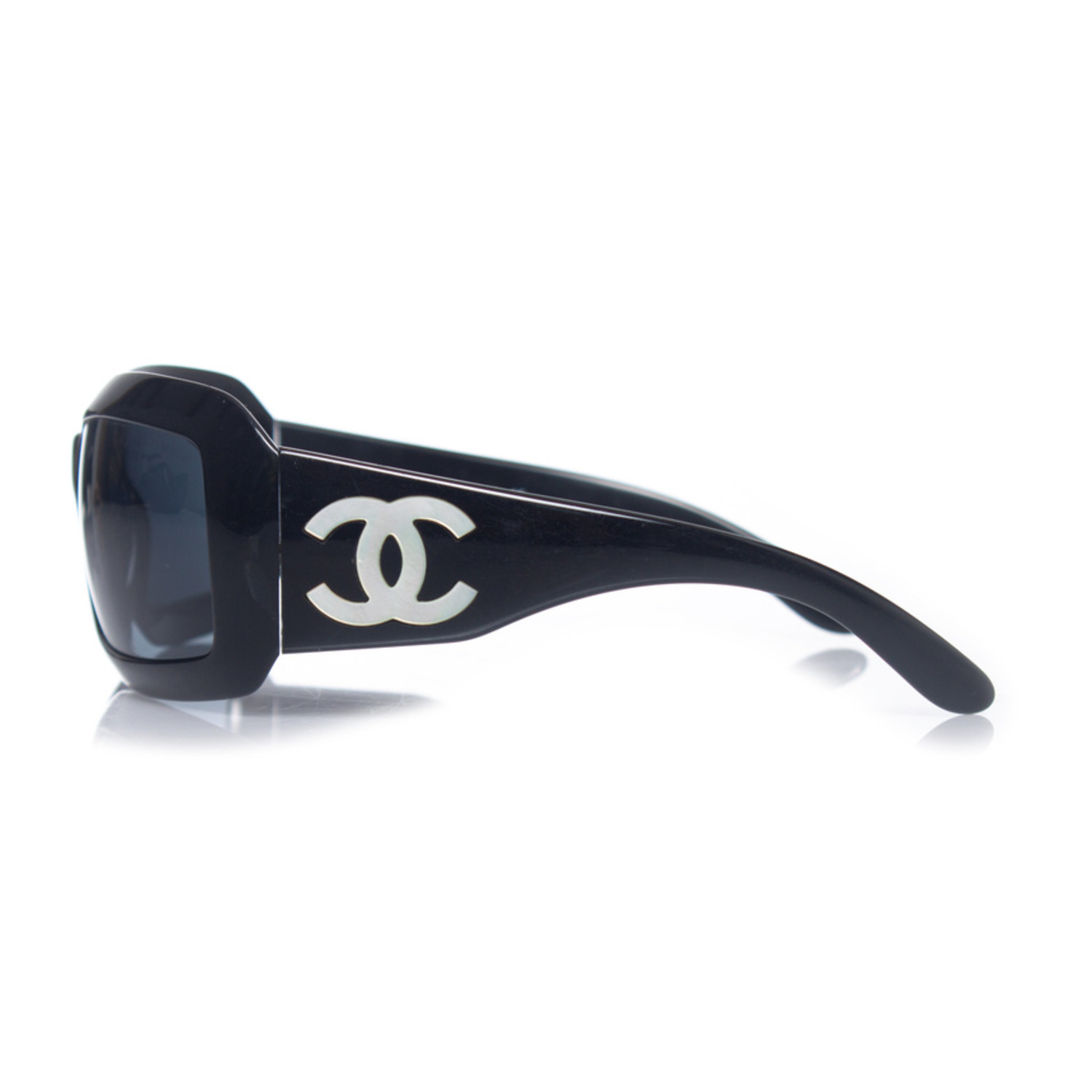 Chanel, Black vintage sunglasses - Unique Designer Pieces Chanel, Black vintage sunglasses - Unique Designer Pieces