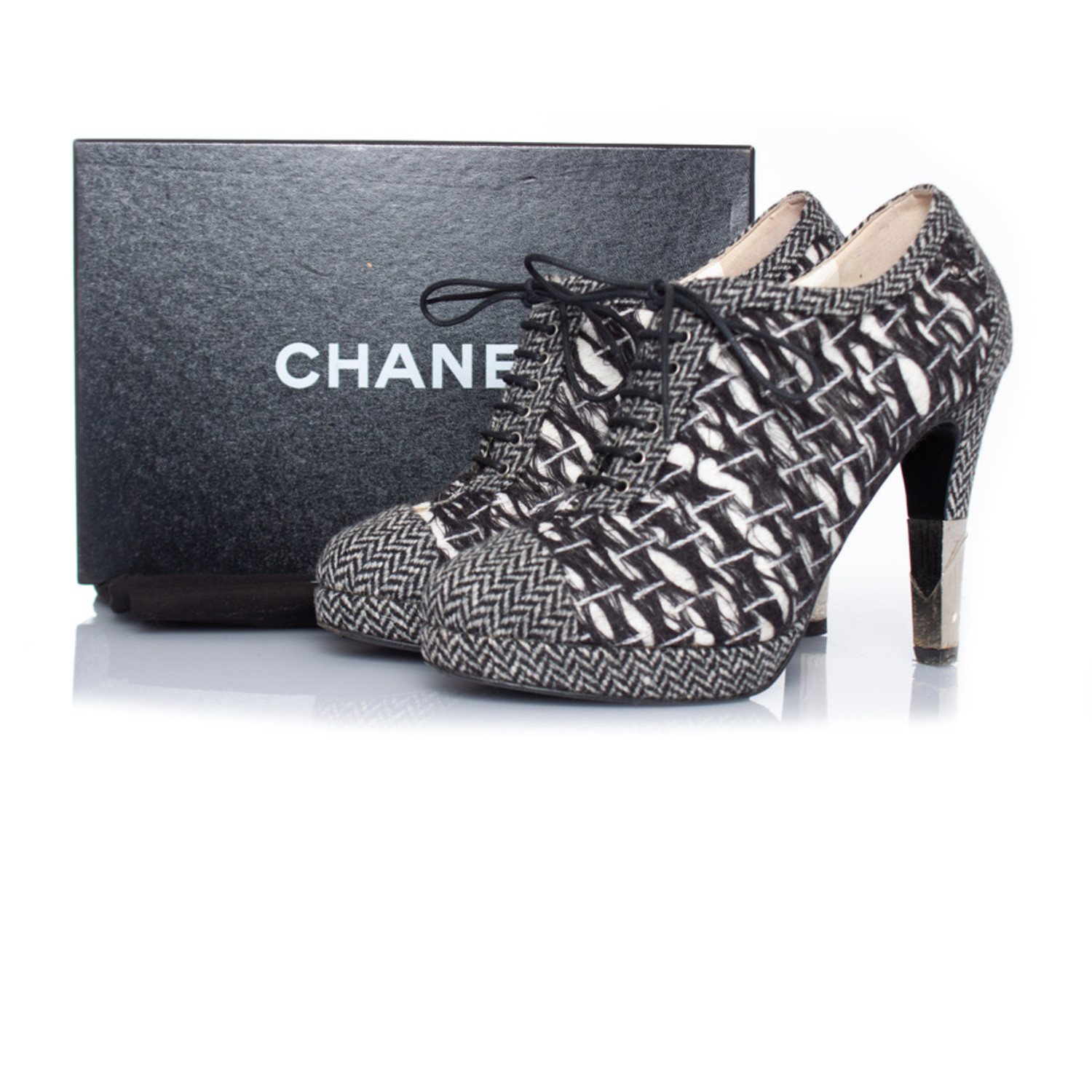 Chanel, Tweed lace up ankle boots - Unique Designer Pieces Chanel, Tweed lace up ankle boots - Unique Designer Pieces