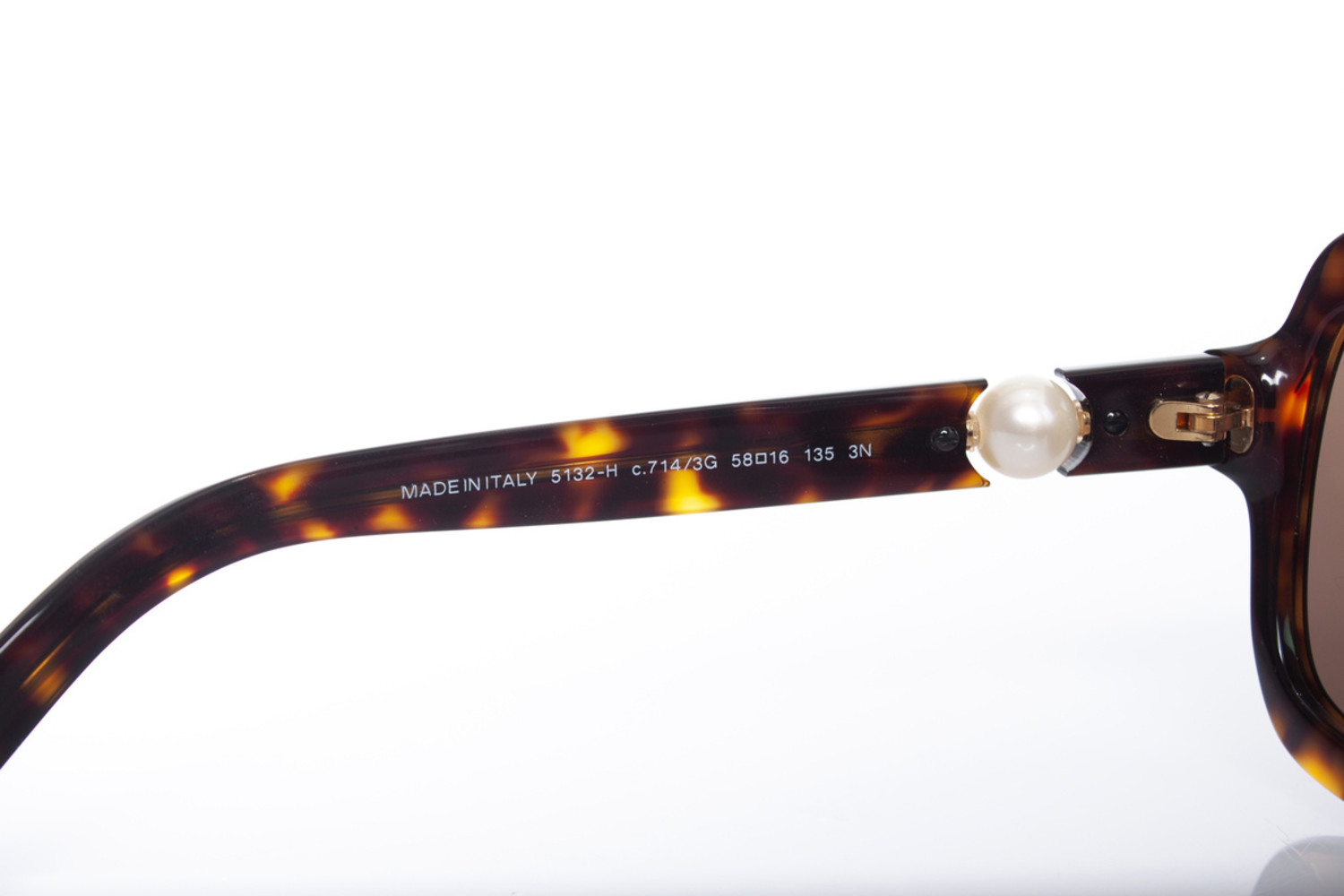 Chanel, Brown tortoise sunglasses with pearl - Unique  display picture 1