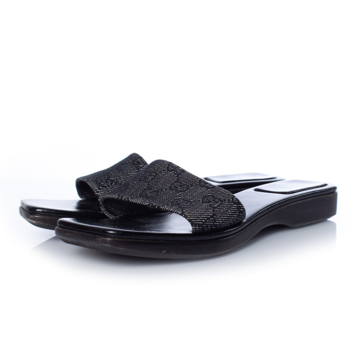 Gucci Black Leather & Fabric Logo Sandals GUCCI Logo-embellished leather thong sandals | NET-A-PORTER main image 2