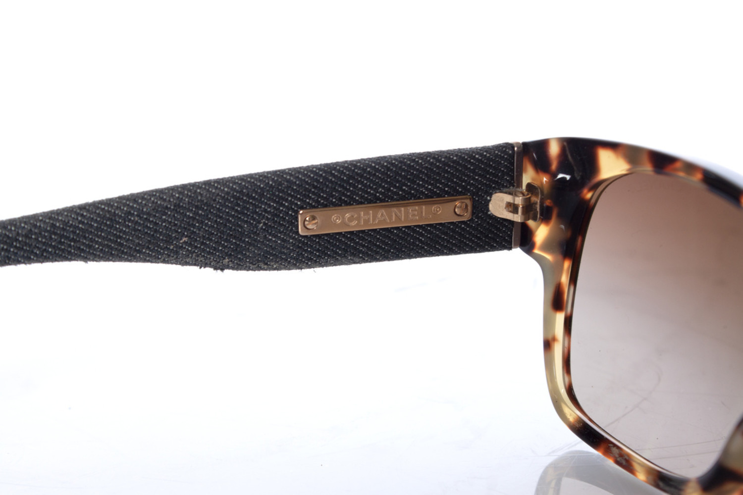 chanel sunglasses luxottica group