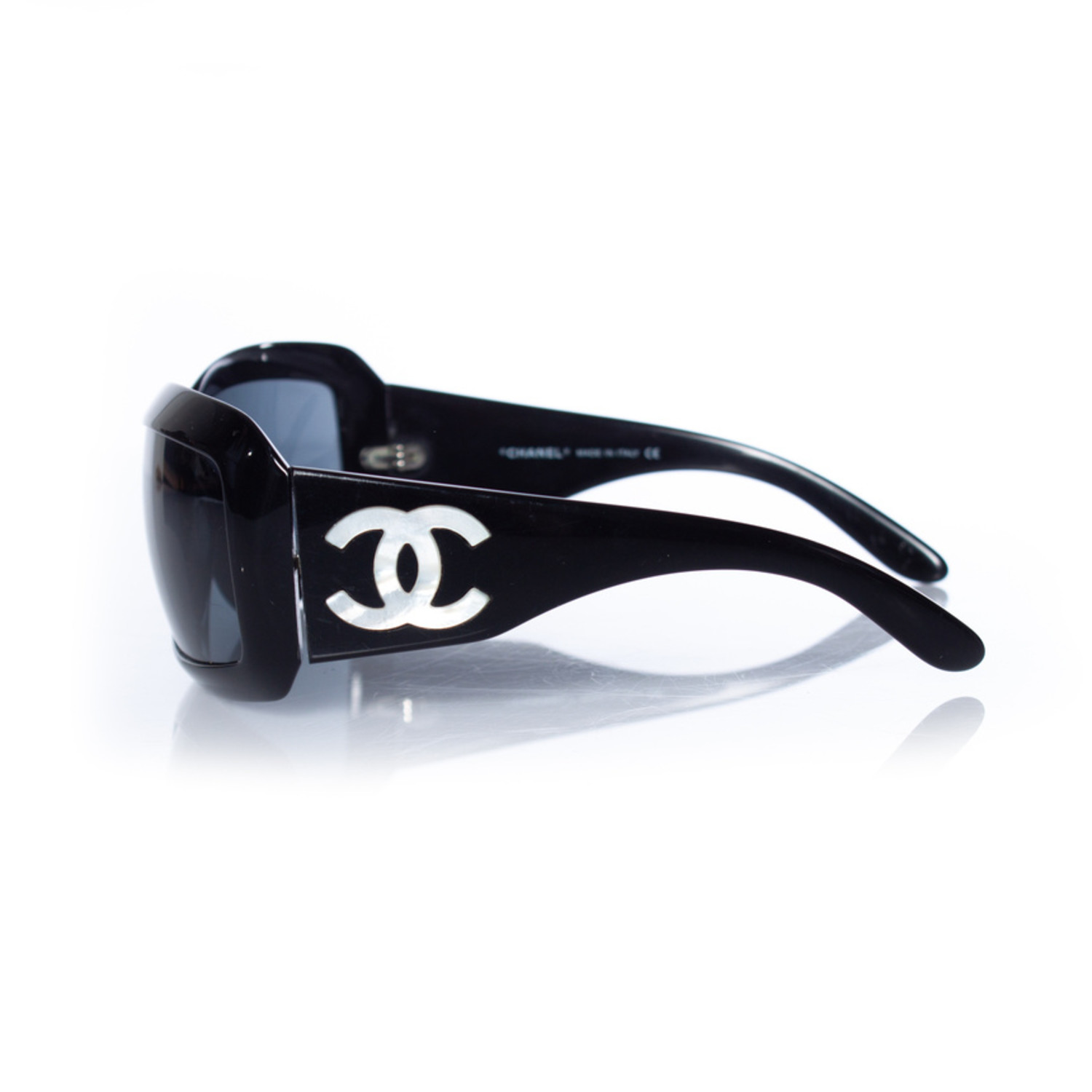 Chanel, Black classic square CC sunglasses - Unique Designer Chanel, Black classic square CC sunglasses - Unique Designer