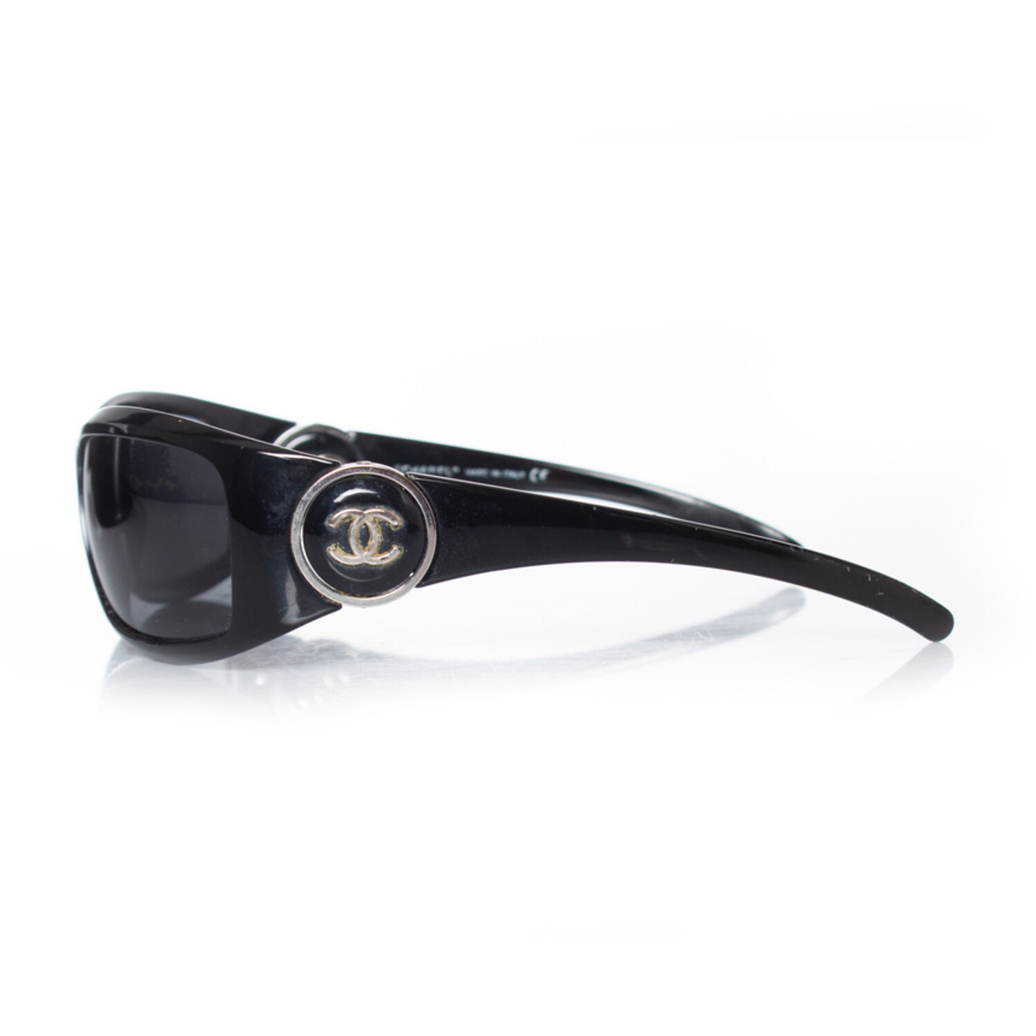 Chanel, Black plastic sunglasses with CC - Unique Designer 