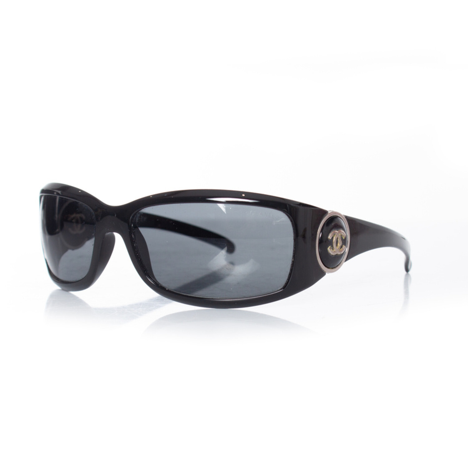 Chanel, Black plastic sunglasses with CC - Unique Designer 
