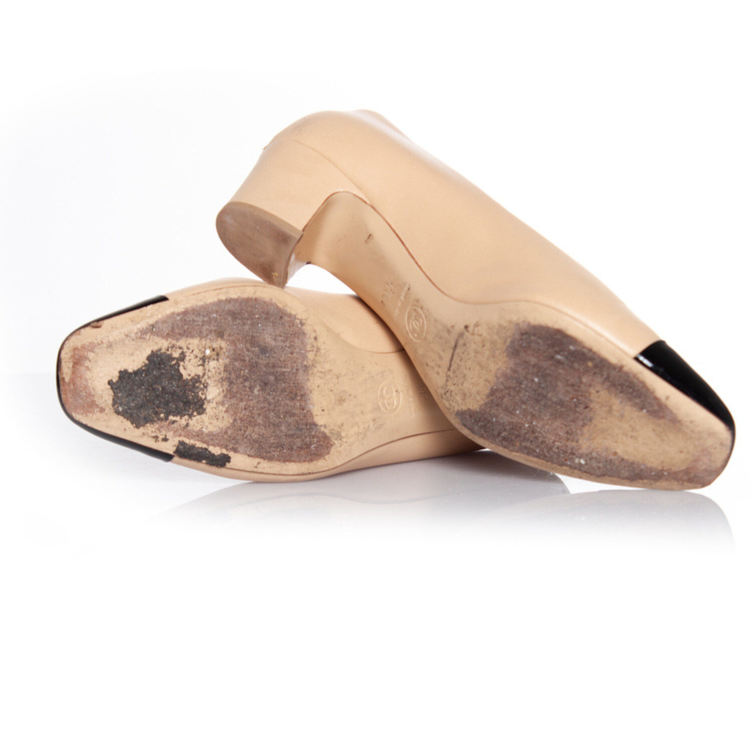 Chanel, beige leather cap toe heels - Unique Designer Pieces Chanel, beige leather cap toe heels - Unique Designer Pieces