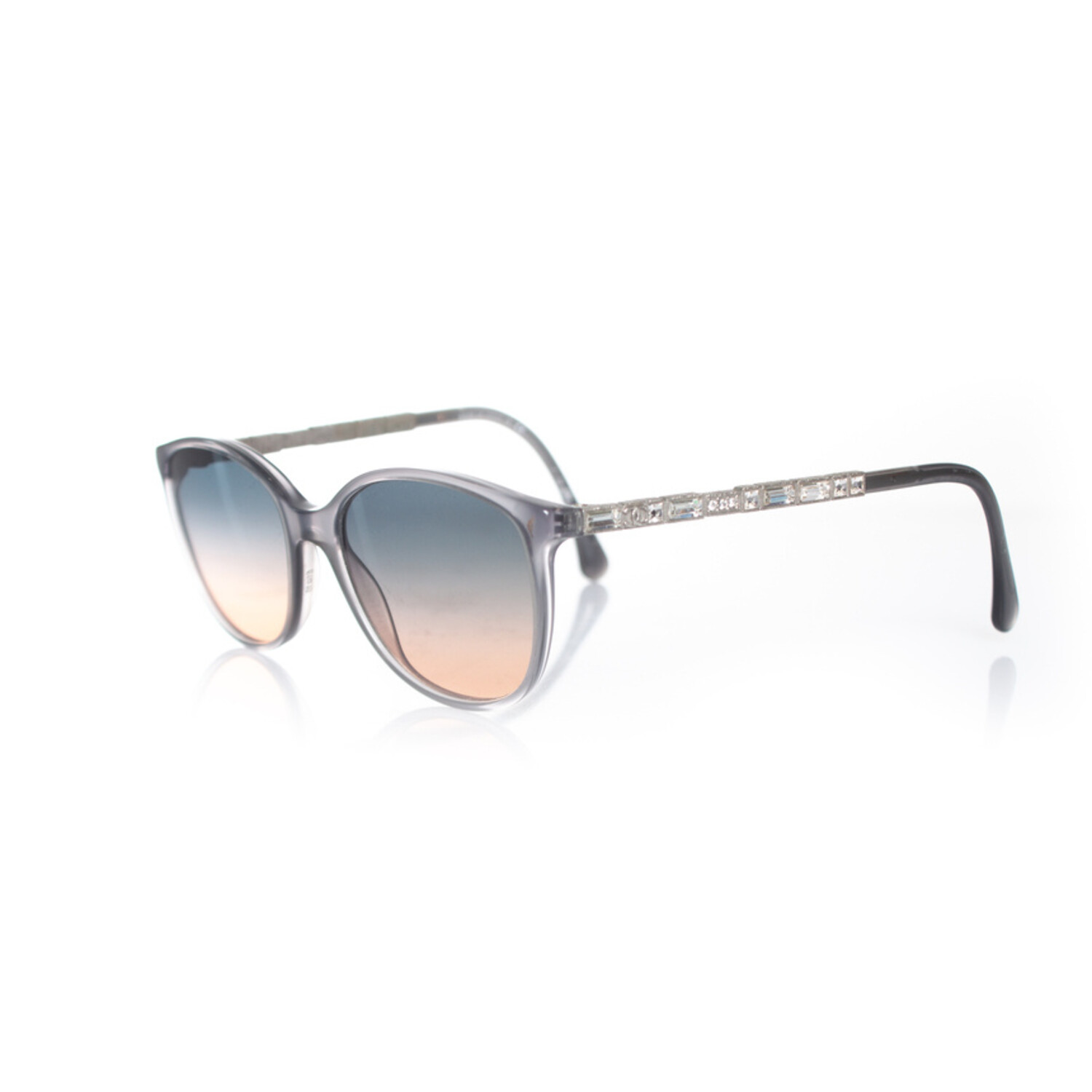 Chanel, grey sunglasses with rhinestones temples - Unique 