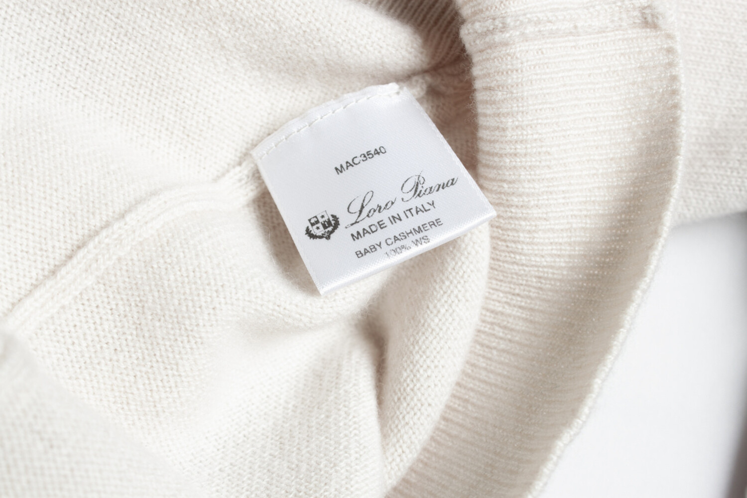 Loro Piana, Baby cashmere v neck sweater in white - Unique Loro Piana, Baby cashmere v neck sweater in white - Unique