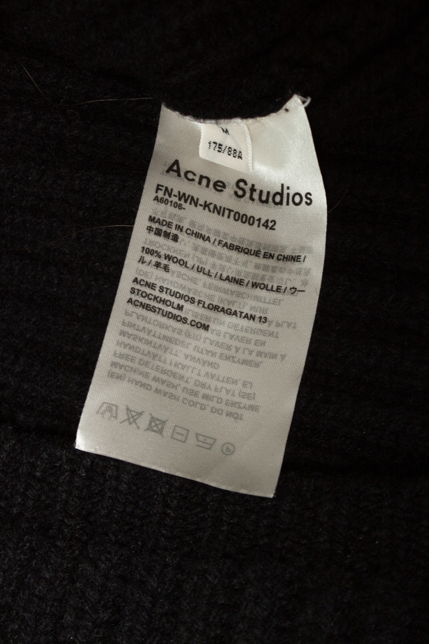 Acne Studios Vネックニット 現行タグ Acne Studios, Ribbed knitted v neck sweater - Unique Designer Pieces