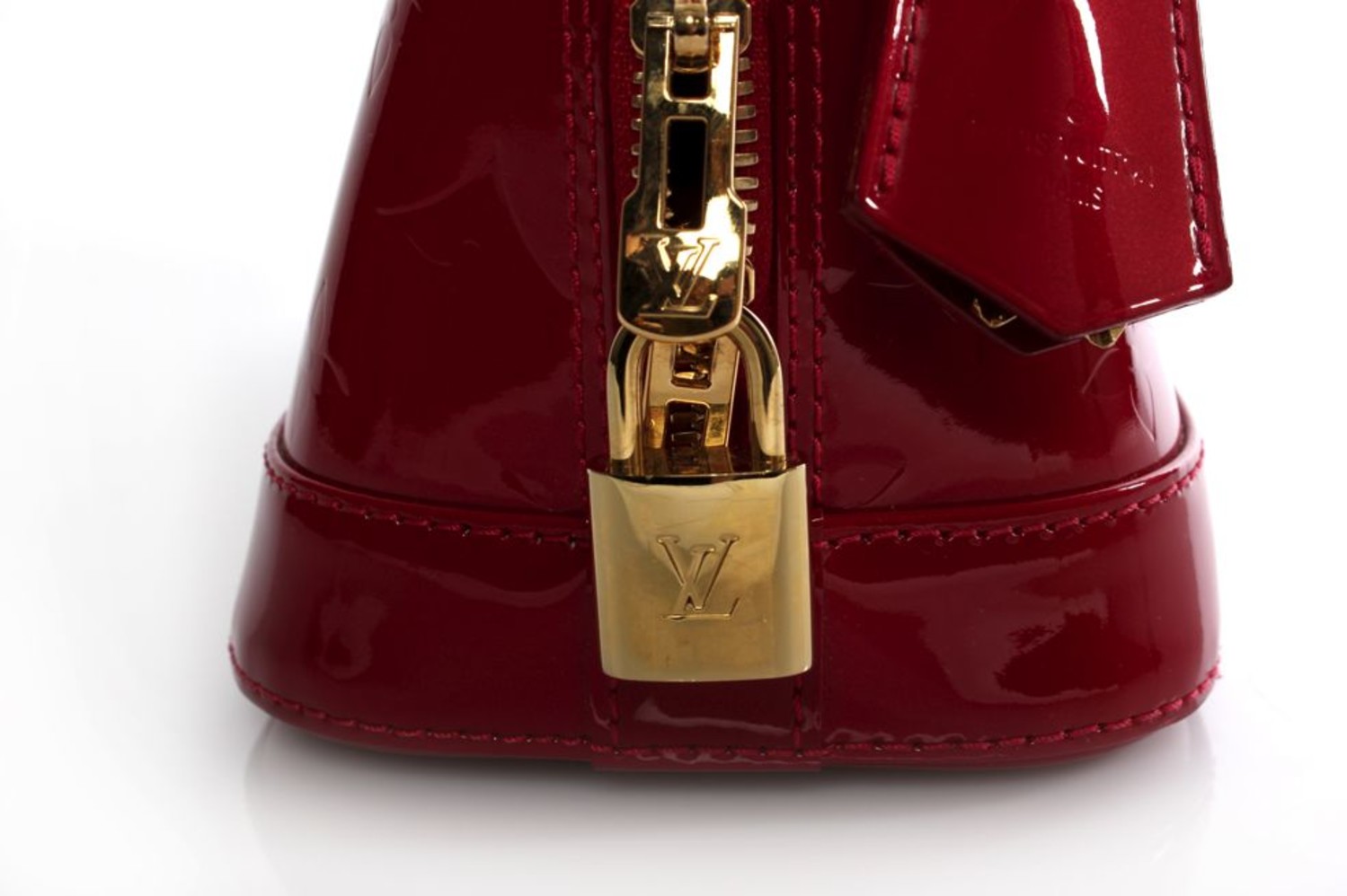 LOUIS VUITTON Vernis Alma BB Pomme D'Amour Cherry Red in 2023