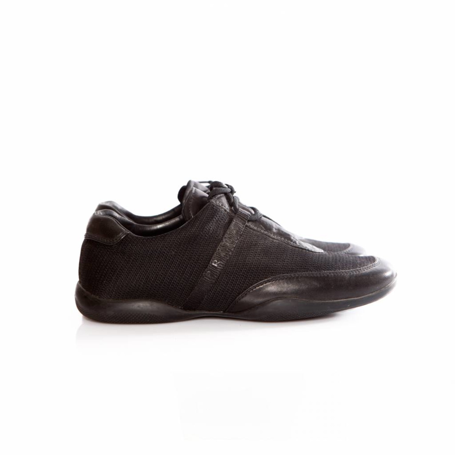 Prada, zwarte sneaker met prada logo . - Unique Designer Pieces