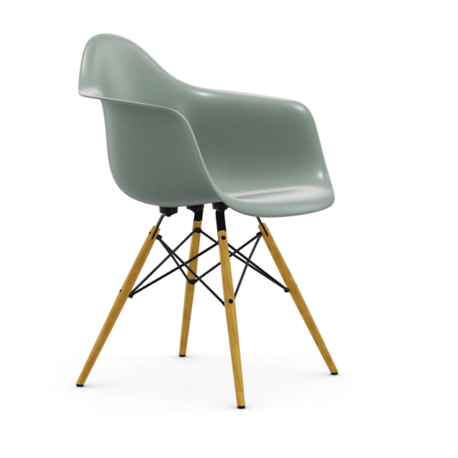 Eames Fiberglass Armchair DAW