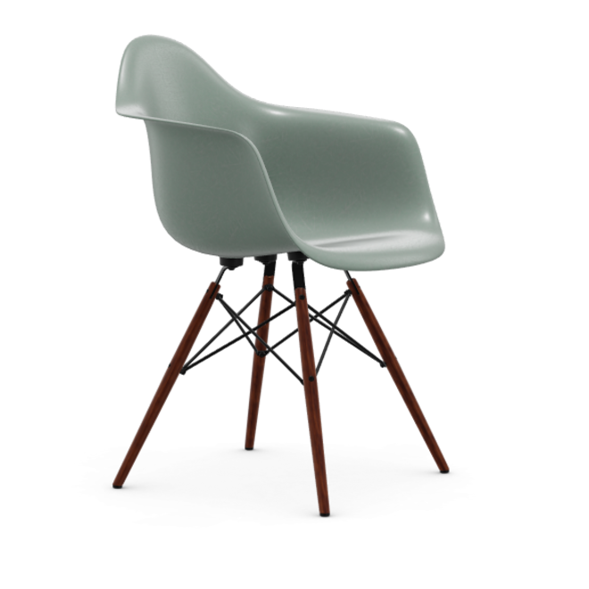 Eames Fiberglass Armchair DAW