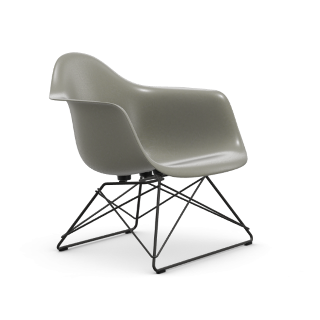 Eames Fiberglass Armchair LAR - zwart