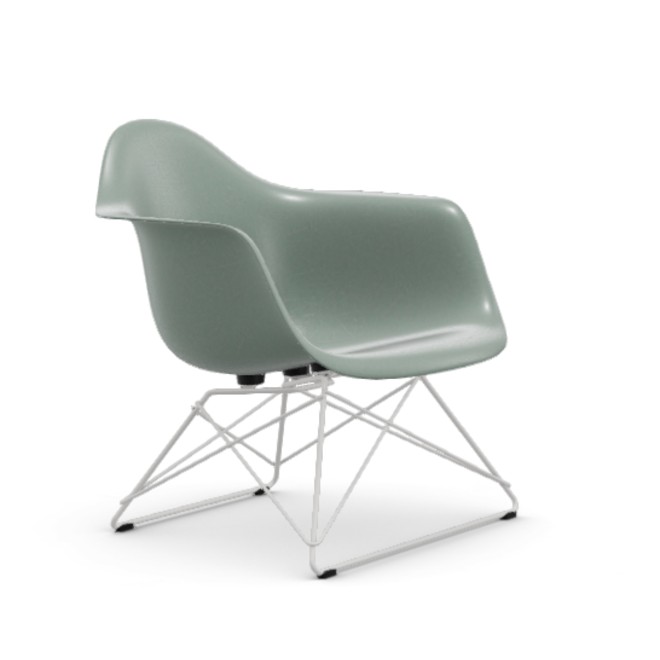 Eames Fiberglass Armchair LAR - wit