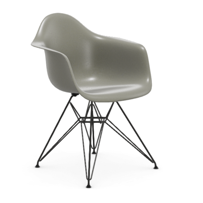 Eames Fiberglass Armchair DAR - zwart