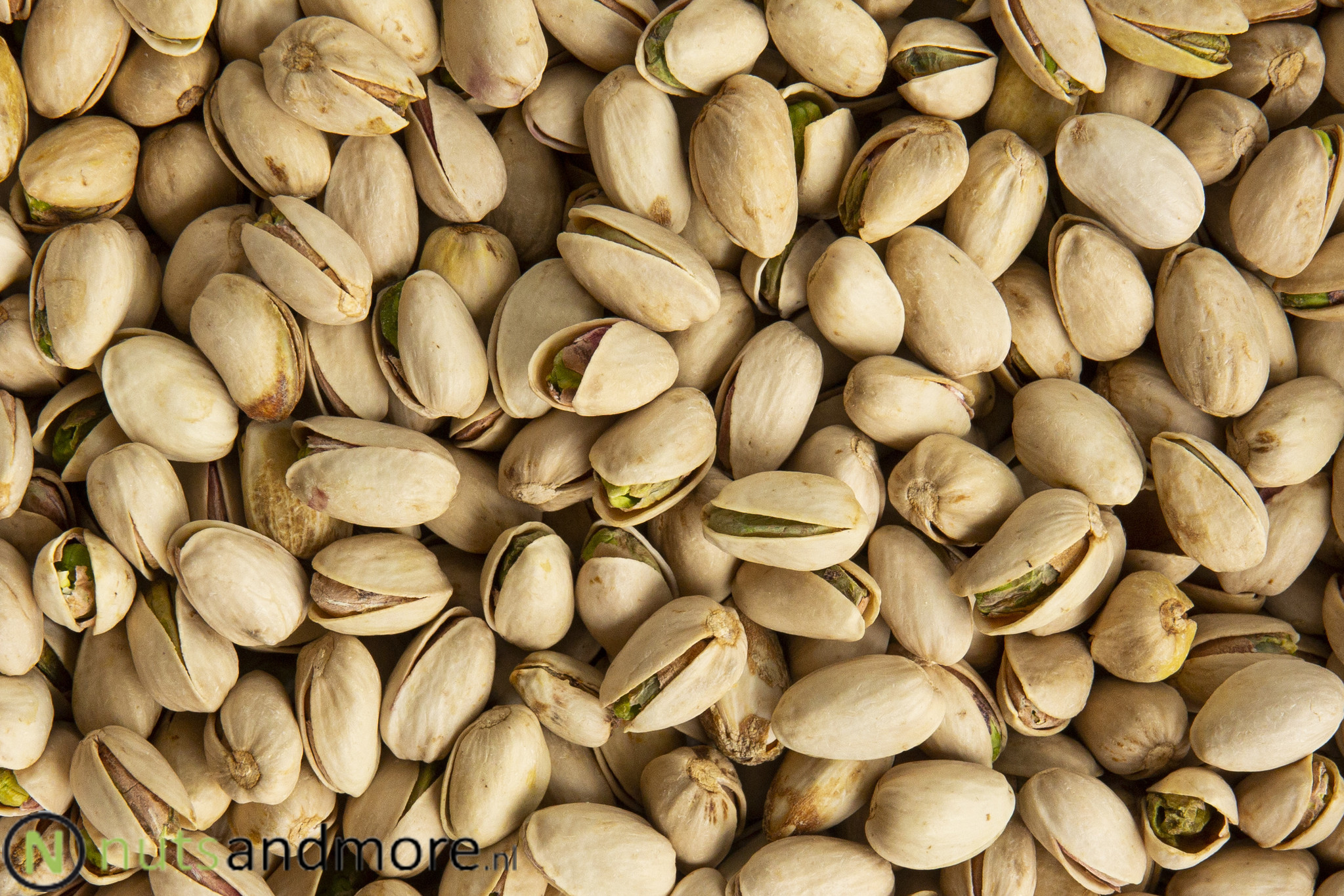 Pistachenoten in dop ongebrand