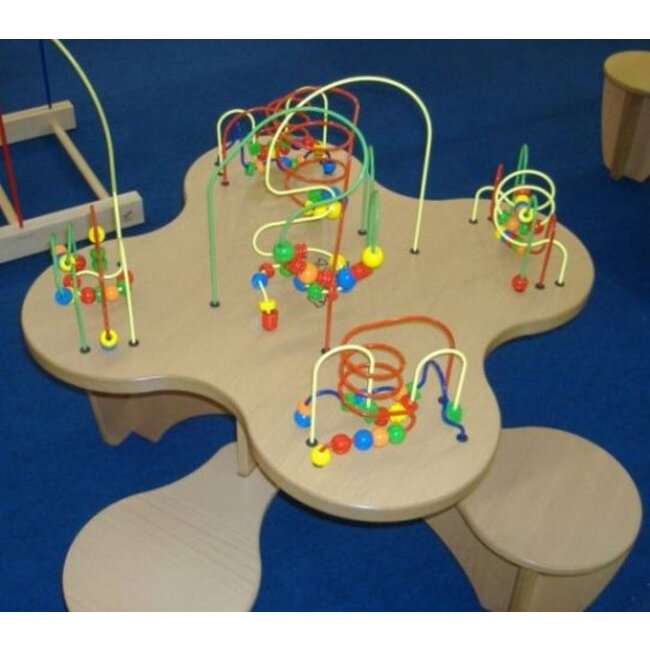 Kralenspiraal tafel met 4 geïntegreerde stoelen