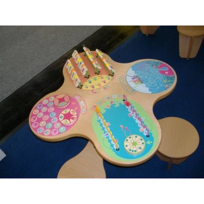 Wooden bead table with 4 integrated seats