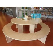 Runder Spieltisch aus Holz