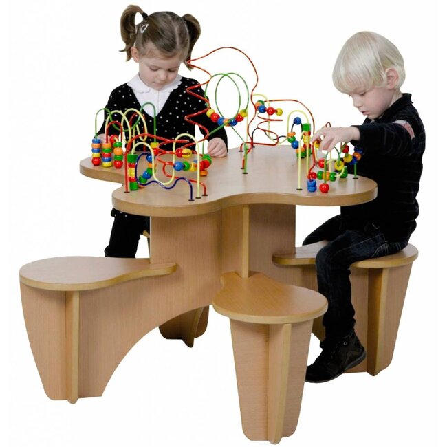 Kralenspiraal tafel met 4 geïntegreerde stoelen