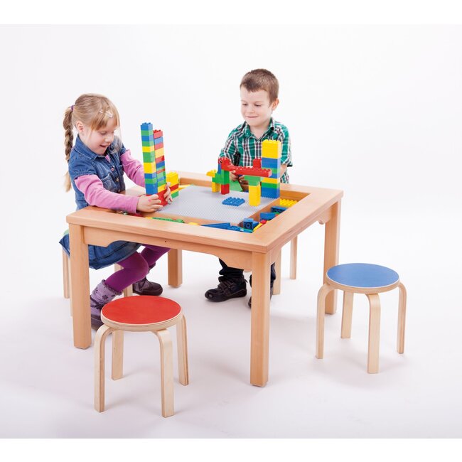 Tafel  voor duplo blokken met stoelen