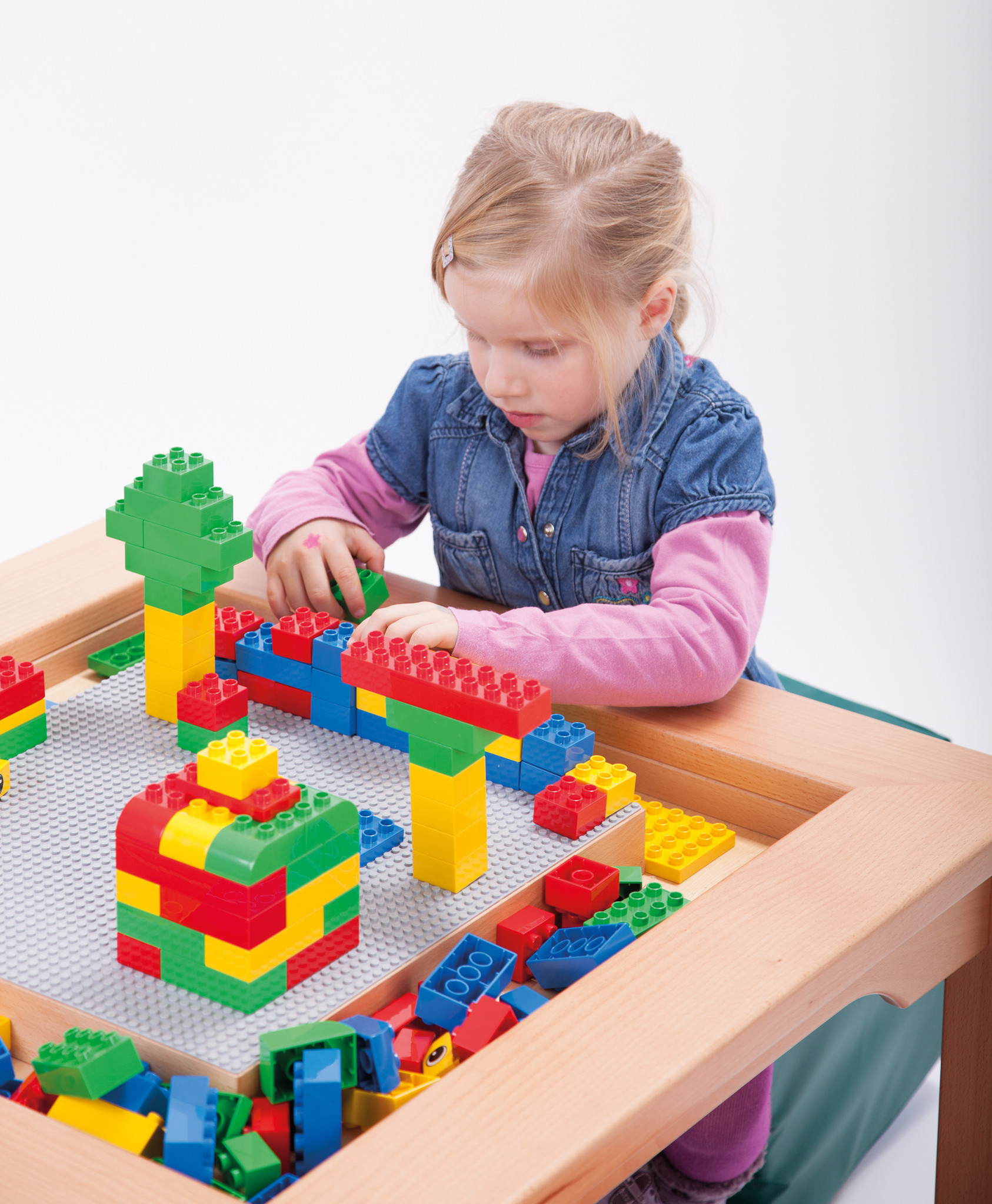 LEGO DUPLO Tafel met 4 stoeltjes en groot pakket DUPLO bouwstenen