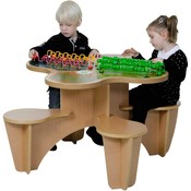 Table d'activités en bois avec 4 sièges