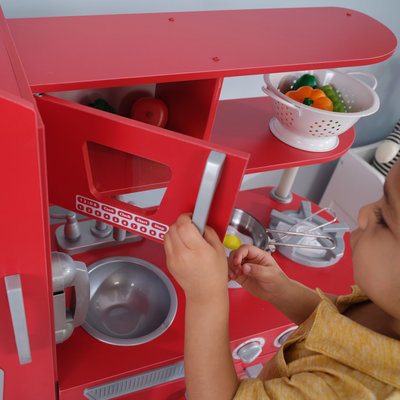 Cuisine en bois rouge vintage pour enfants