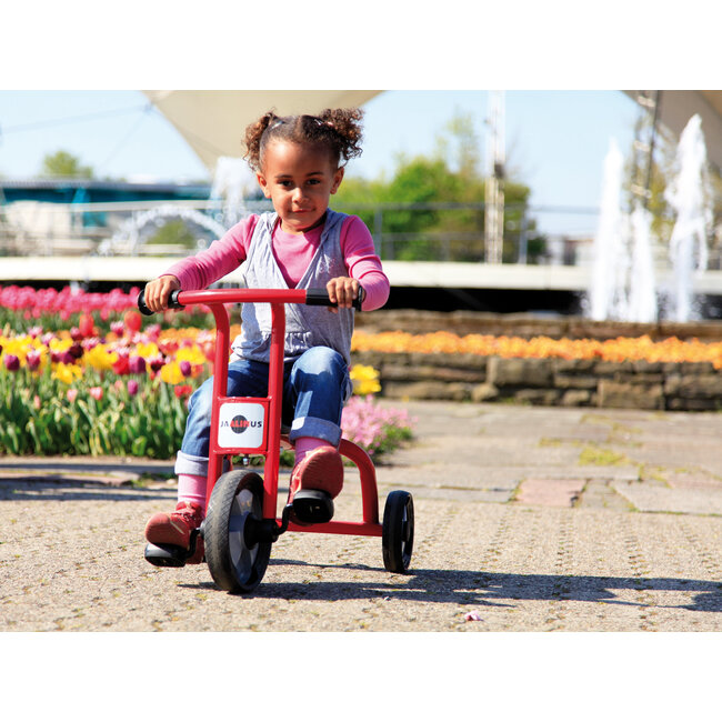 Nenuco Et Son Tricycle – Poupée Blonde, Accessoires (Couche, Biberon) – Dès 3 Ans – Taille 39x12x32 Cm