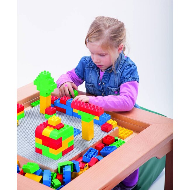 Tafel voor Duplo met 144 DUPLO blokken en grondbouwplaat