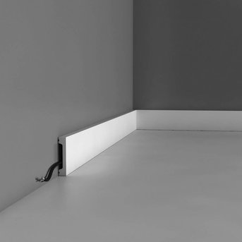 SX157 Plint Orac Decor L200 x H6,6 x D1,3cm