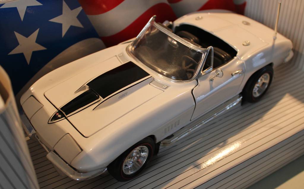 Ertl Collectibles 7491 American Muscle 1967 Corvette L-88 (scale 1:18)