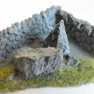 Javis Javis JCORN4RES Trockenmauerwerk Ecke beschädigt, mit Felsbrocken (Spur H0/00, Resin), ca 7 x 9 cm
