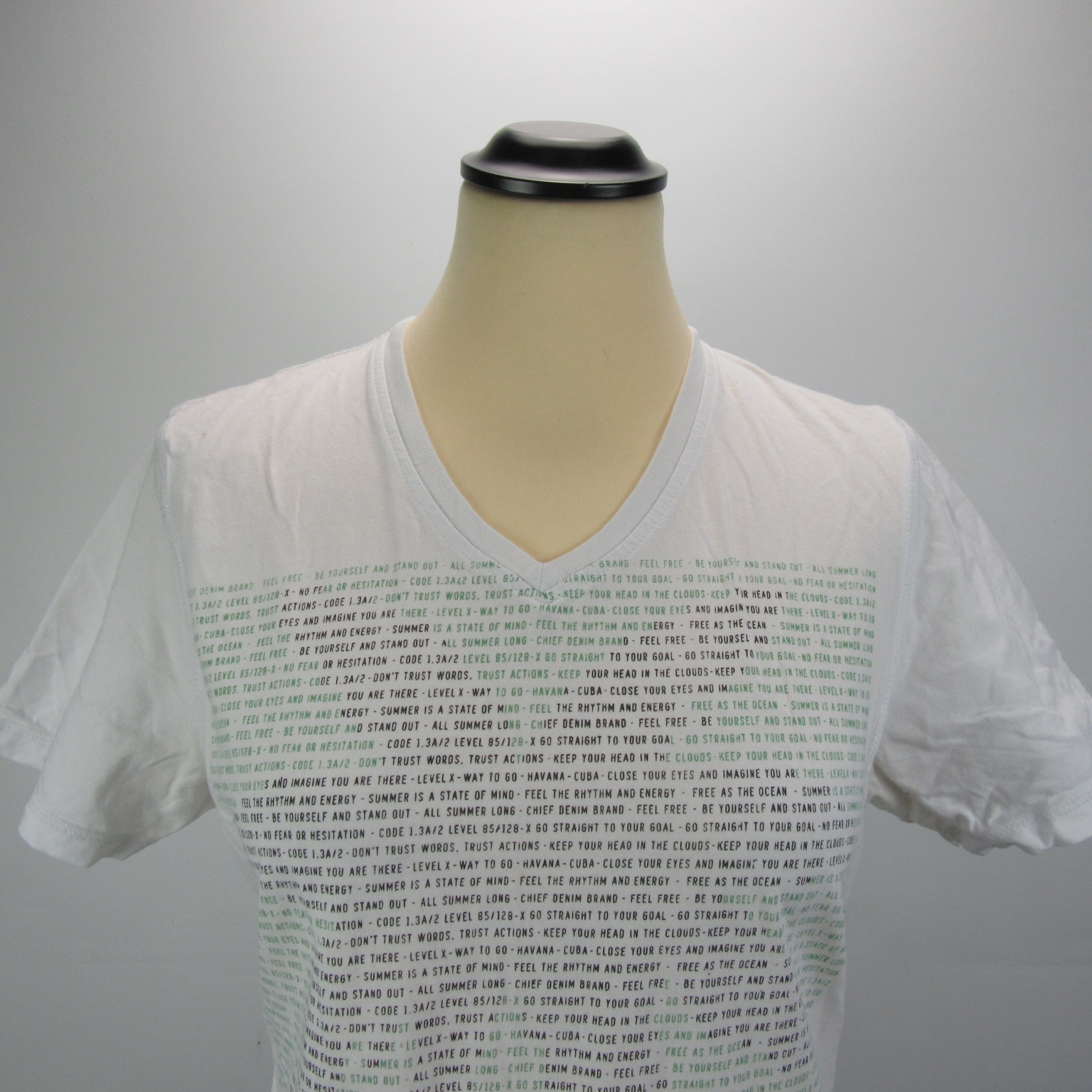T-shirt met V-hals (M) - Tientjeofminder.nl