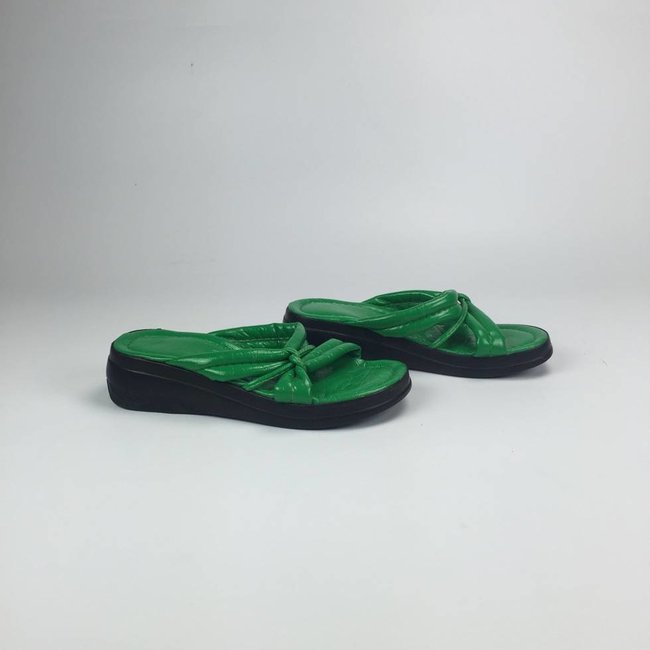 Groene slippers, maat 36 Tientjeofminder.nl