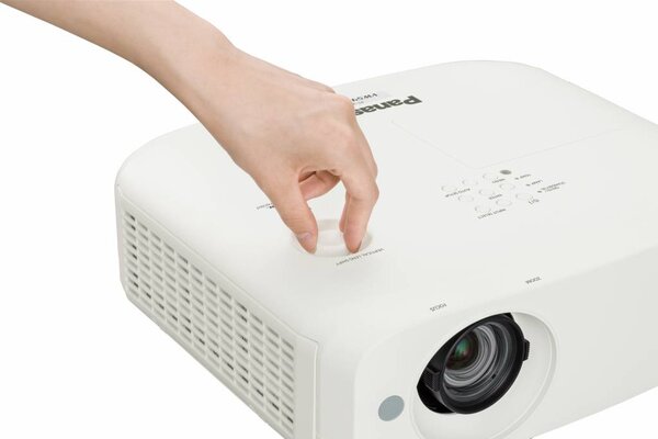 Panasonic Panasonic Full HD 16:10 mobiele beamer Panasonic Panasonic Full HD 16:10 mobiele beamer