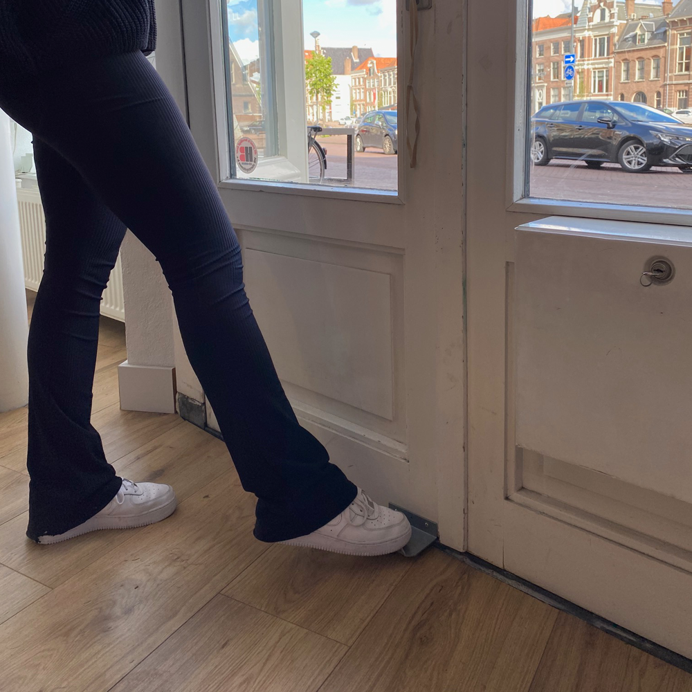 Voetgreep deuropener grijs Voetgreep deuropener grijs