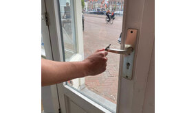 Mobiele deuropener Paean zilver black look Mobiele deuropener Paean zilver black look