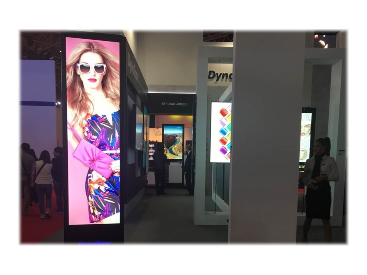 DynaScan DynaScan DI881LT2 hoge helderheid digital signage display DynaScan DynaScan DI881LT2 hoge helderheid digital signage display