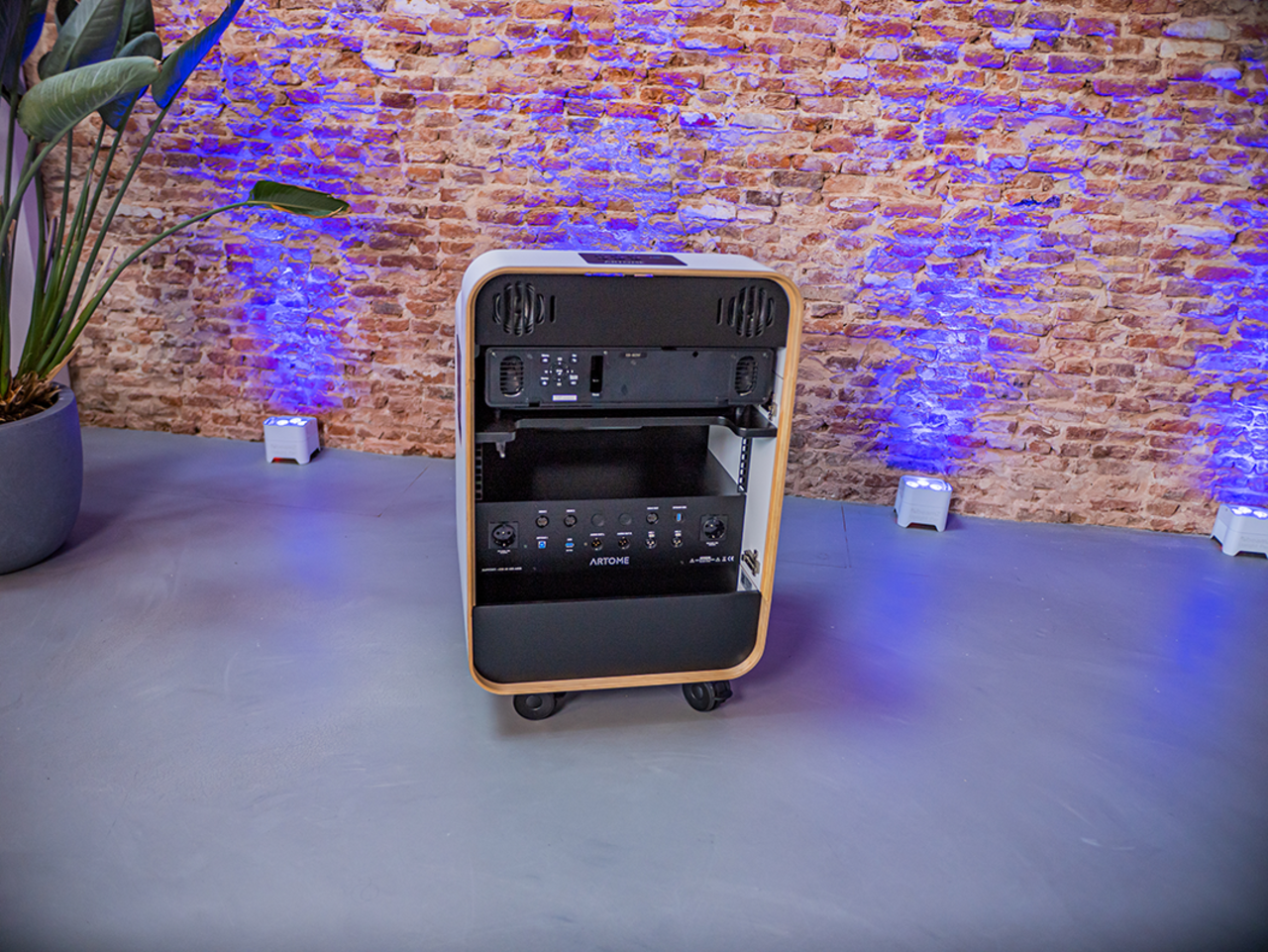 Artome Beamer totaaloplossing met 150 inch beeld, microfoon en geluid