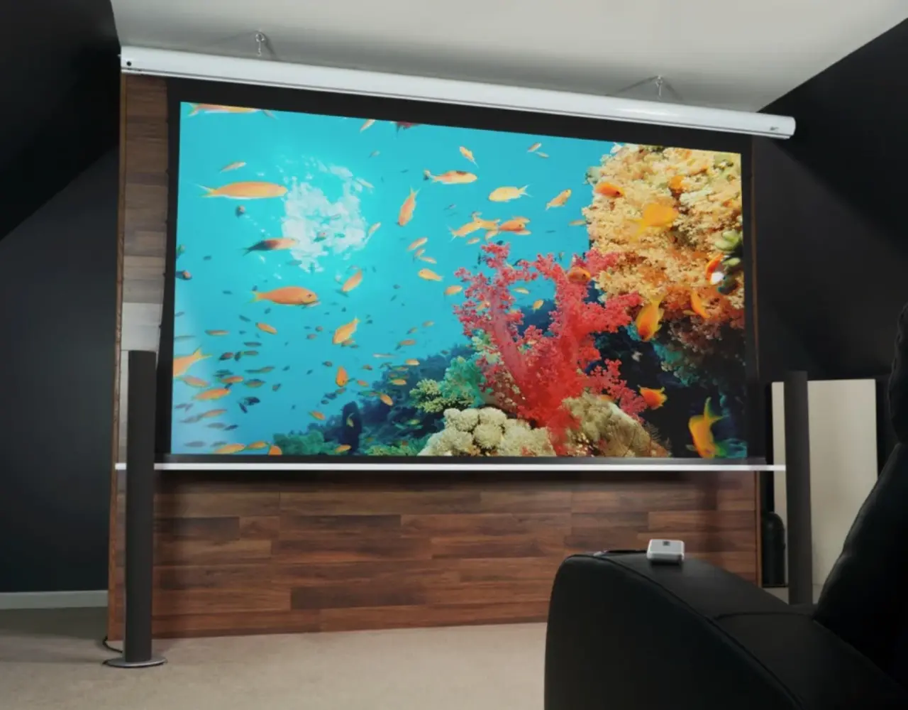 Elite Screens Elite Screens Saker Tab-Tension SKT100XH-CLR-E12 elektrisch projectiescherm Elite Screens Elite Screens Saker Tab-Tension SKT100XH-CLR-E12 elektrisch projectiescherm