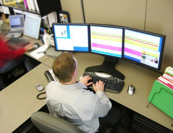 Ergotron Ergotron LX Series Triple Display Lift Stand Ergotron Ergotron LX Series Triple Display Lift Stand