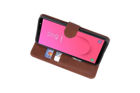 Hoesje Geschikt voor Samsung Galaxy J8 - Kaarthouder Book Case Telefoonhoesje - Mocca