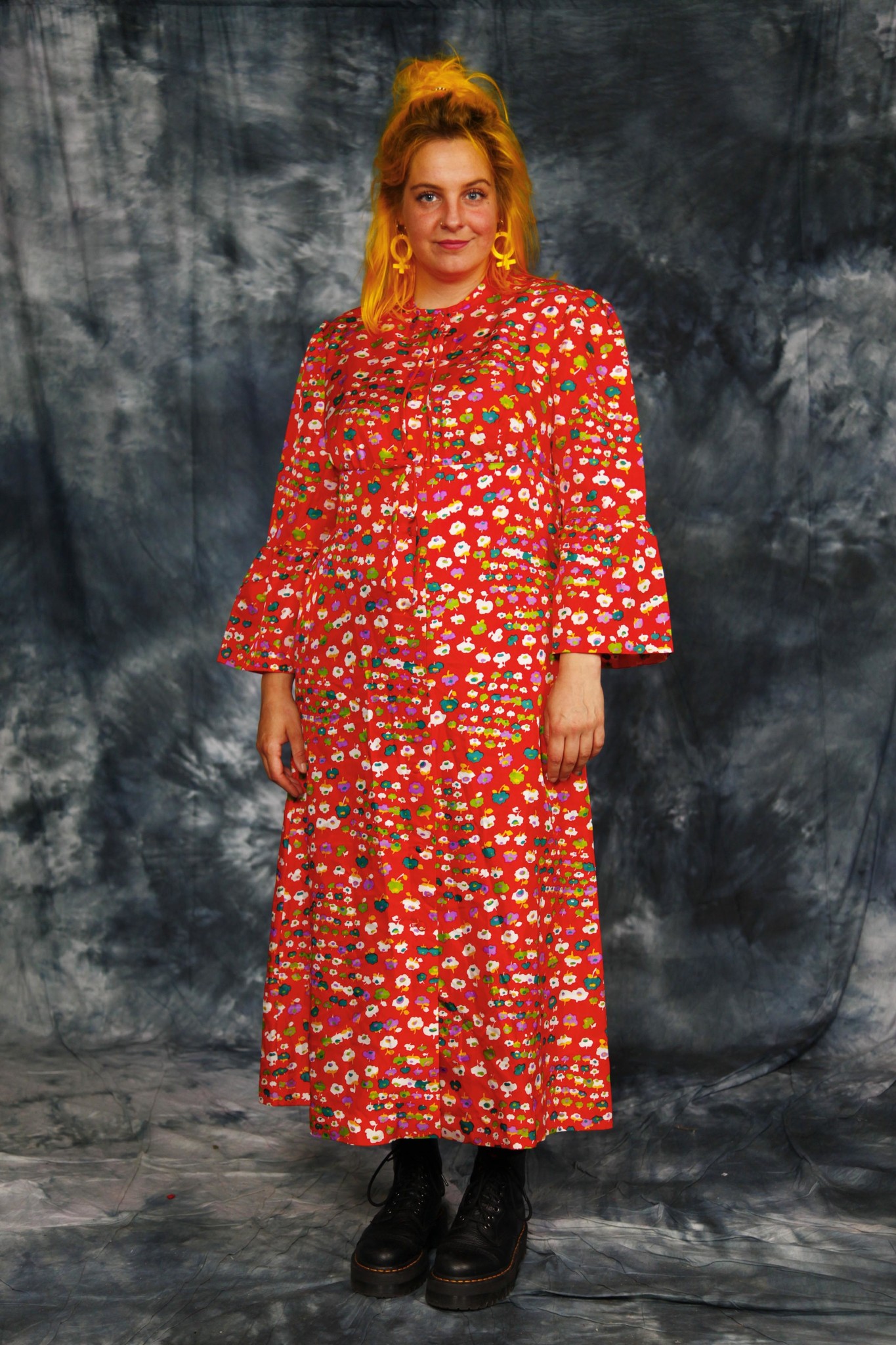 Cute button down 90s dress in silk ...