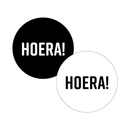Merkloos KP etiket "Hoera!", diameter 40 mm, 2 varianten, rol van 250 stuks